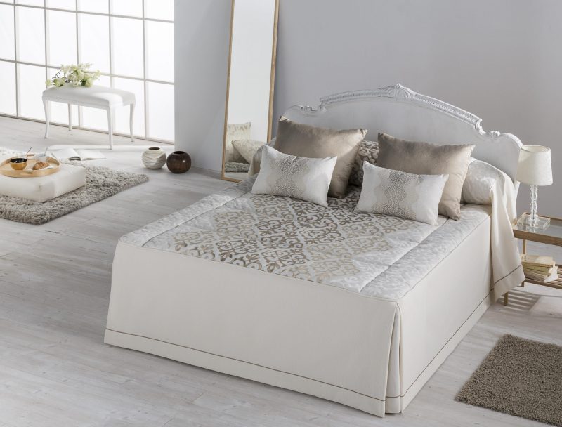 COLCHA EDREDON CON VOLANTE BELLINI