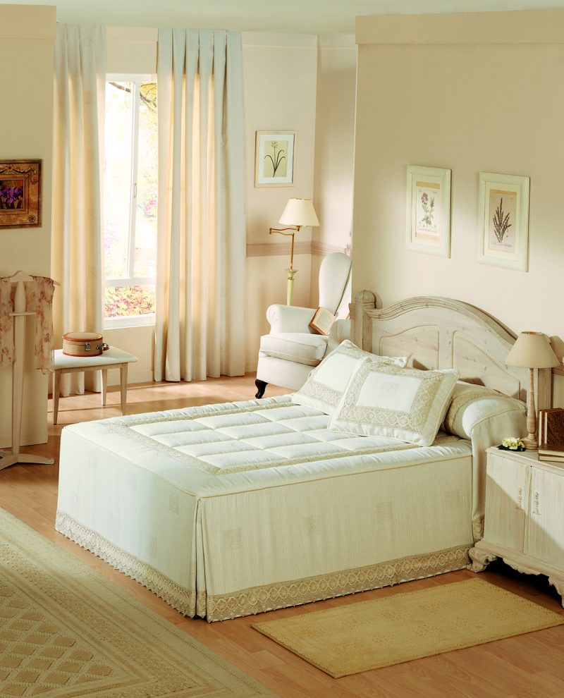 COLCHA EDREDON CON VOLANTE ZINIA