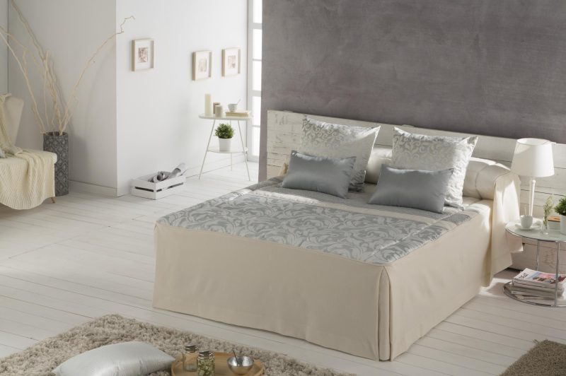 EDREDON CON VOLANTE ABBY