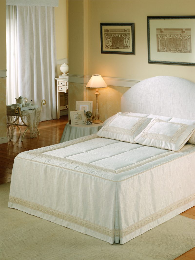 COLCHA EDREDON CON VOLANTE RANIA